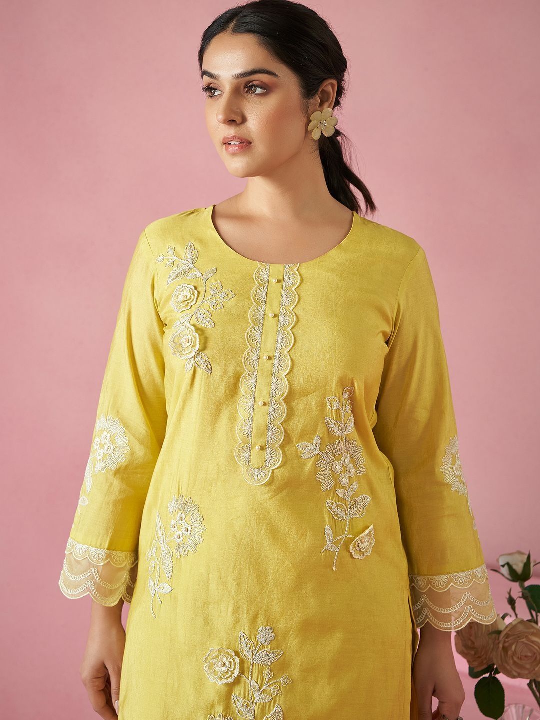 Women Floral Embroidered Regular Thread Work Kurta with Trousers & With Dupatta