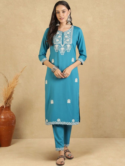 Women Ethnic Motifs Embroidered Regular Thread Work Kurta with Trousers