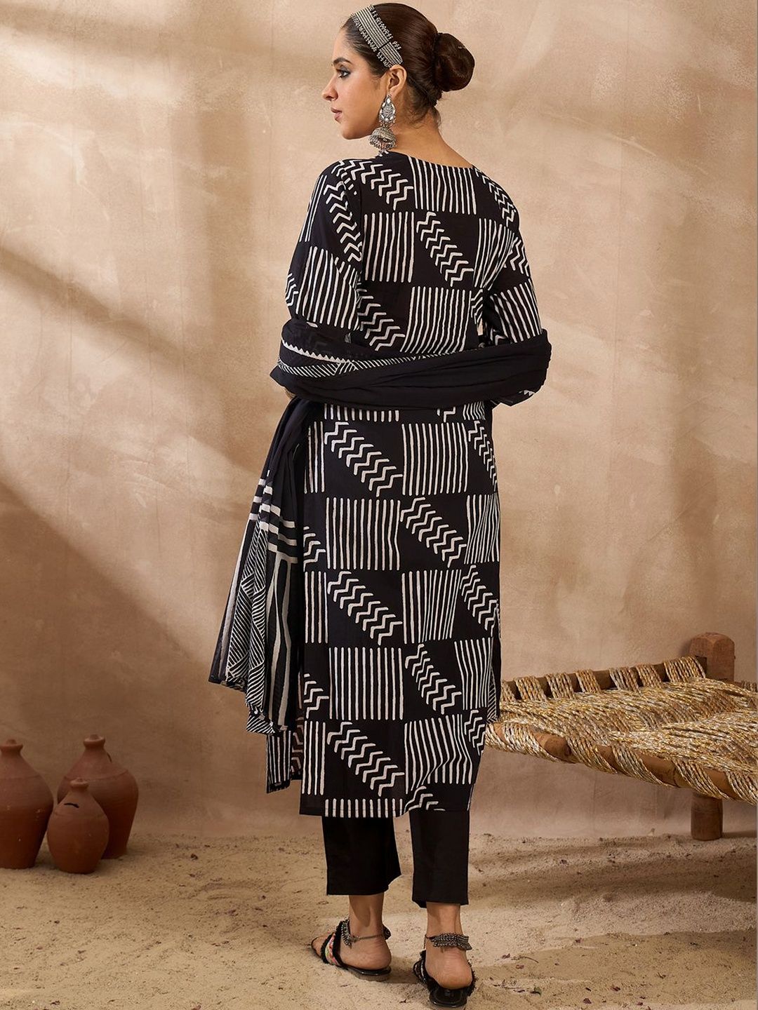 Women Printed Regular Thread Work Pure Cotton Kurta with Trousers & With Dupatta
