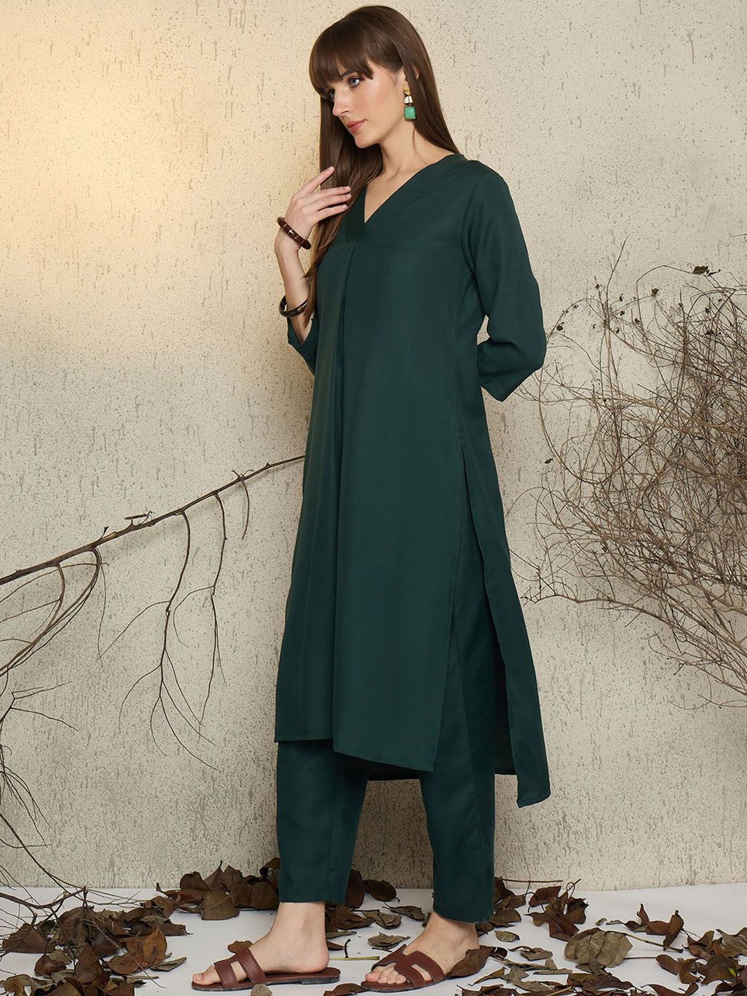 Dhiyona IE Women Solid V-Neck Top and Trousers Co-Ords