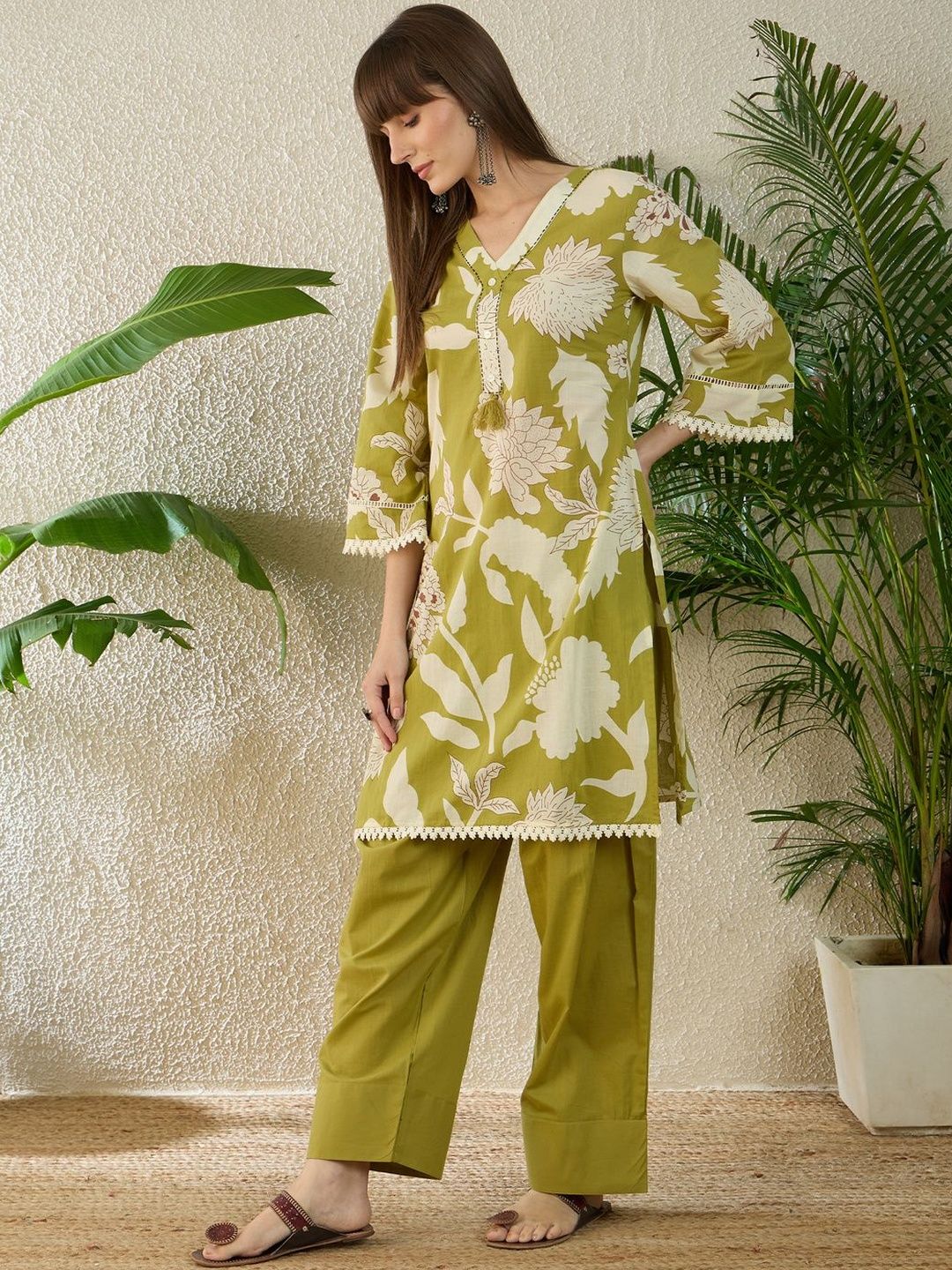 Dhiyona IE Printed V-Neck Three-Quarter Sleeves Pure Cotton Tunic And Trousers
