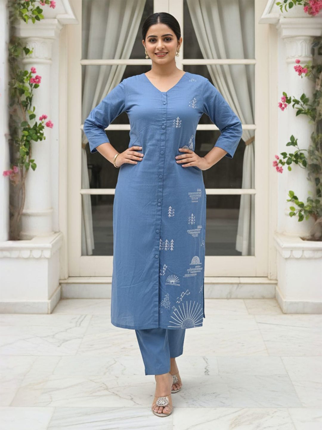 Women Ethnic Motifs Printed Cotton Kurta with Trousers