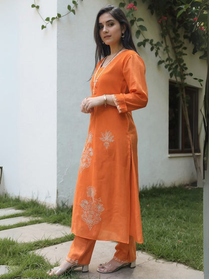Women Ethnic Motifs Embroidered Kurta with Trousers