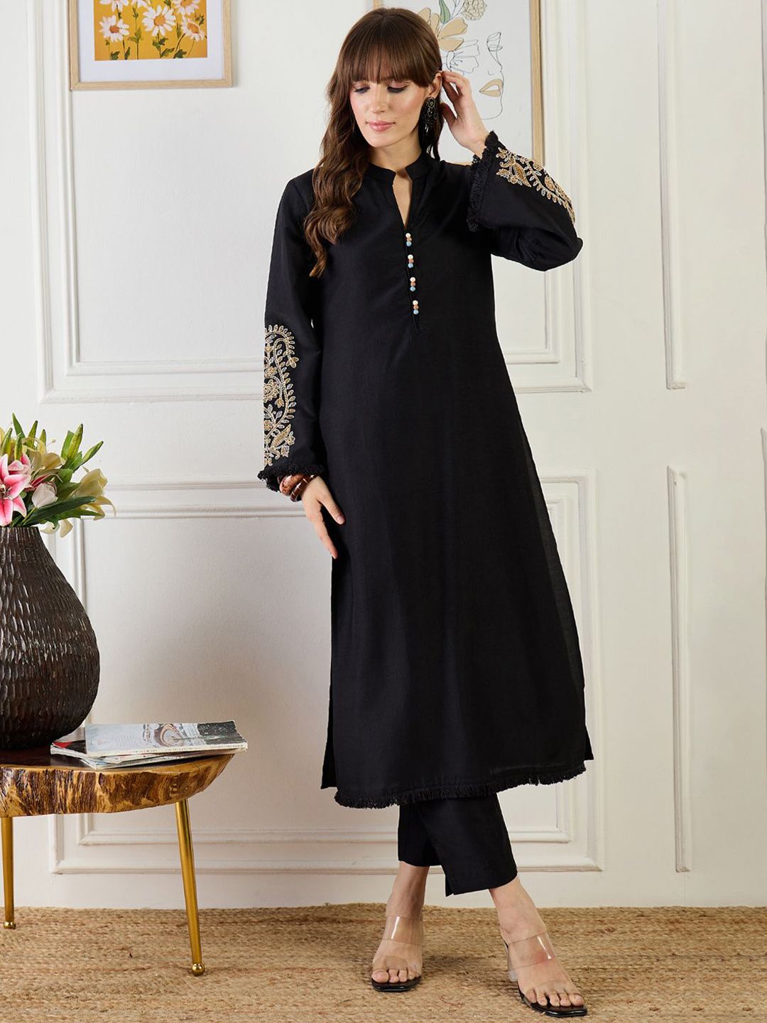 Paisley Embroidered Thread Work Mandarin Collar Straight Kurta With Trouser