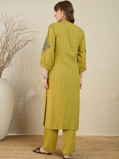 Dhiyona IE Embroidered Mandarin Collar Three-Quarter Sleeves Tunic And Trousers