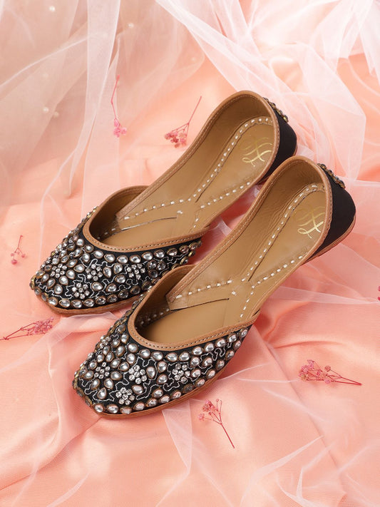 Dhiyona HOP Embellished Ethnic Mojaris
