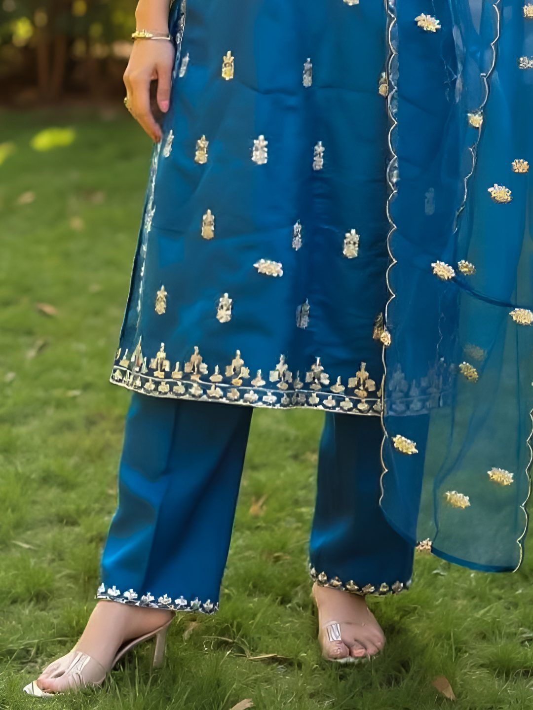 Dhiyona IE Women's Women Ethnic Motifs Embroidered Thread Work Kurta with Trousers & Dupatta