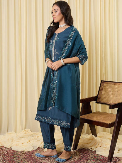 Women Floral Embroidered Regular Thread Work Kurta with Trousers & With Dupatta