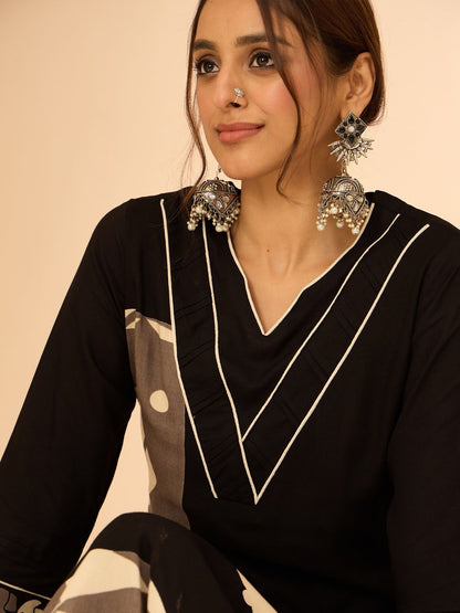 Women Printed Regular Kurta with Trousers