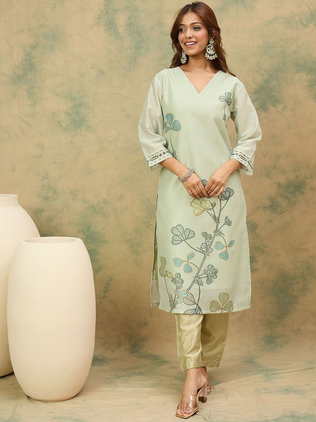Dhiyona VA Women'sFloral Printed V-Neck Chanderi Silk Kurta With Trousers & Dupatta