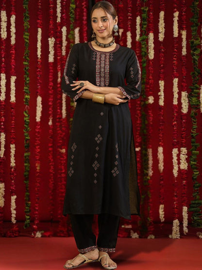 Women Ethnic Motifs Embroidered Regular Thread Work Kurta with Trousers