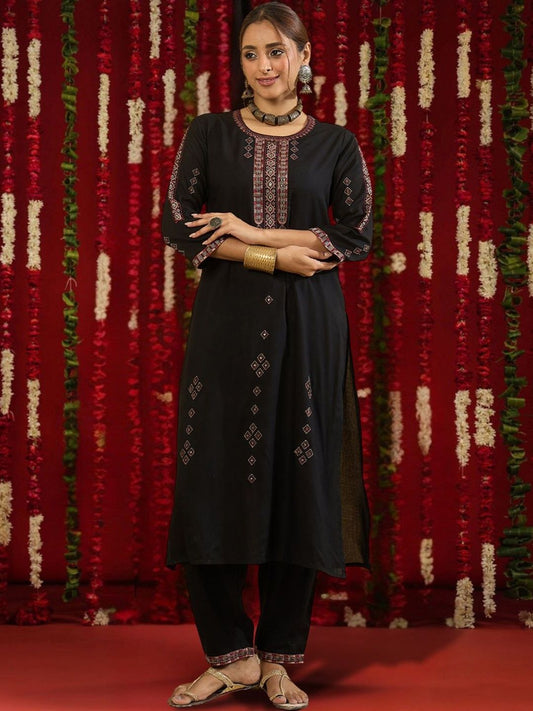 Women Ethnic Motifs Embroidered Regular Thread Work Kurta with Trousers