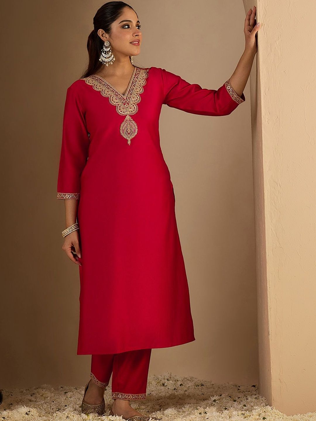 Women Ethnic Motifs Embroidered Regular Thread Work Liva Kurta with Trousers