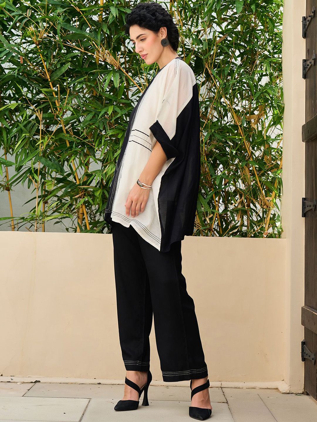 Dhiyona IE Embroidered Kaftan Top With Trousers