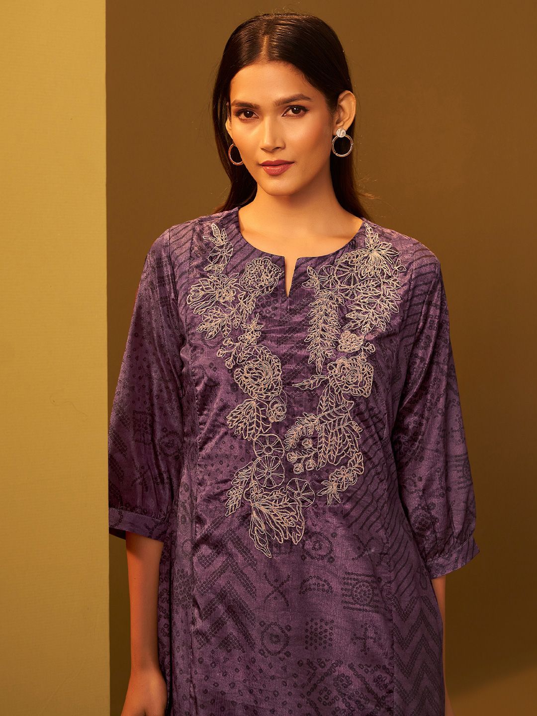 Dhiyona IE Women Ethnic Motifs Embroidered Kurta with Trousers