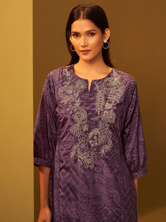 Women Ethnic Motifs Embroidered Kurta with Trousers