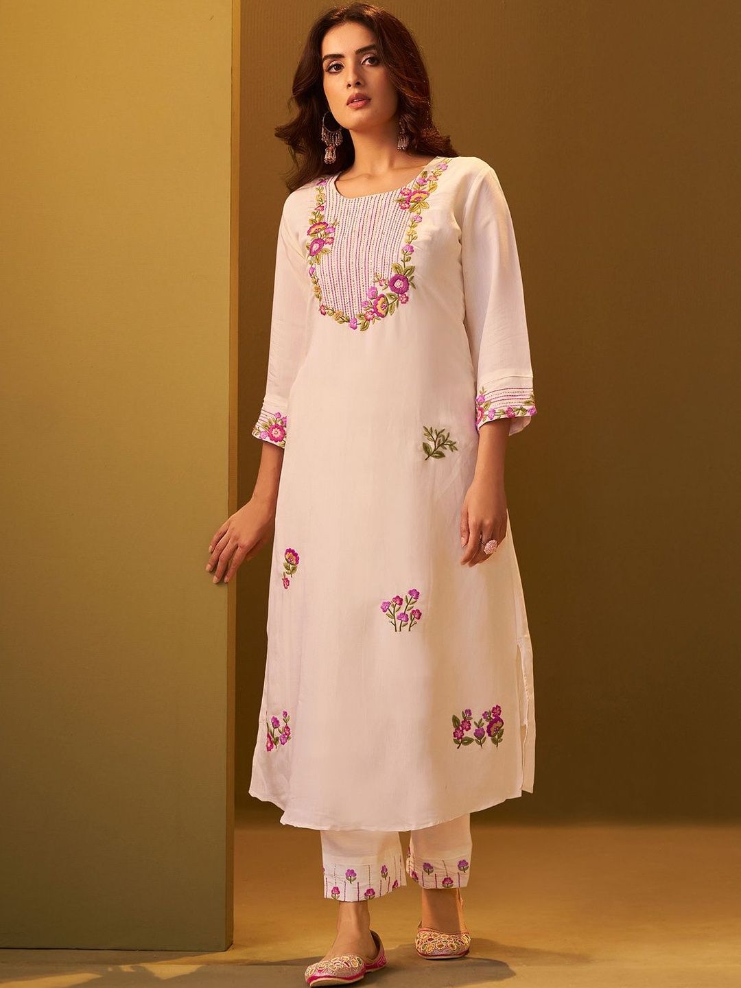 Women Floral Embroidered Regular Thread Work Kurta with Trousers