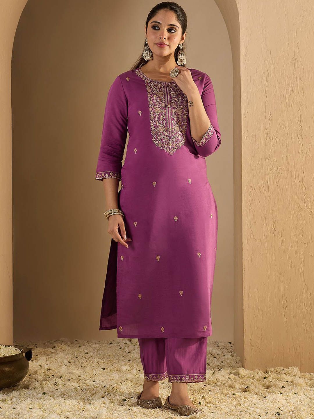 Dhiyona IE Women's Ethnic Motifs Embroidered Thread Work Straight Kurta With Trousers & Dupatta