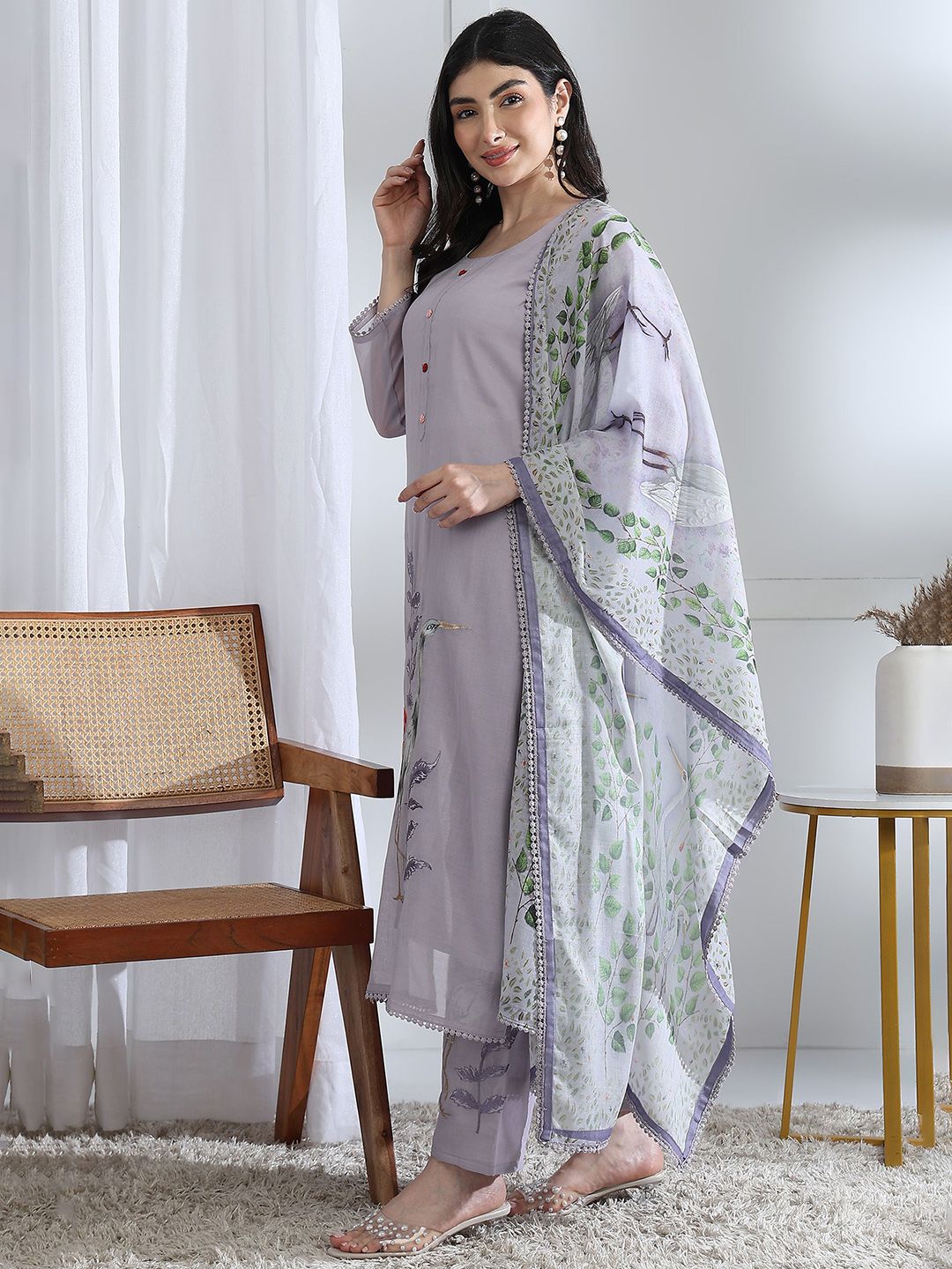 Dhiyona PD Women Floral Printed Thread Work Straight Kurta With Trousers & Dupatta
