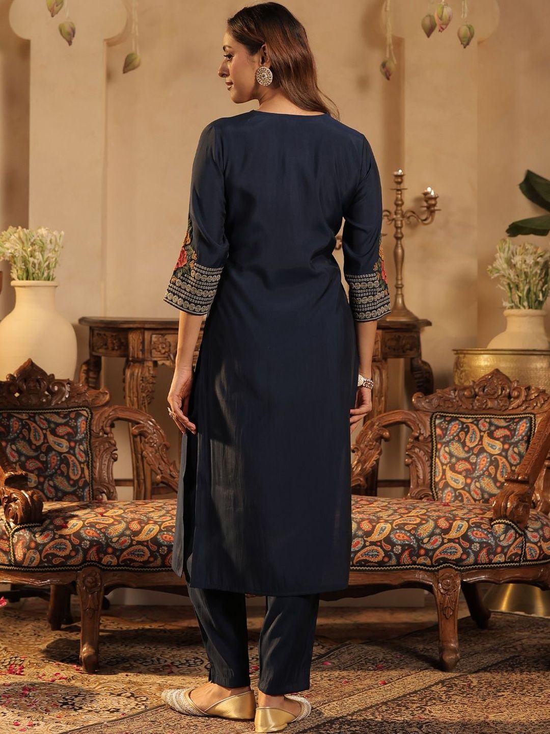 Ethnic Motifs Embroidered Straight Thread Work Kurta With Trouser