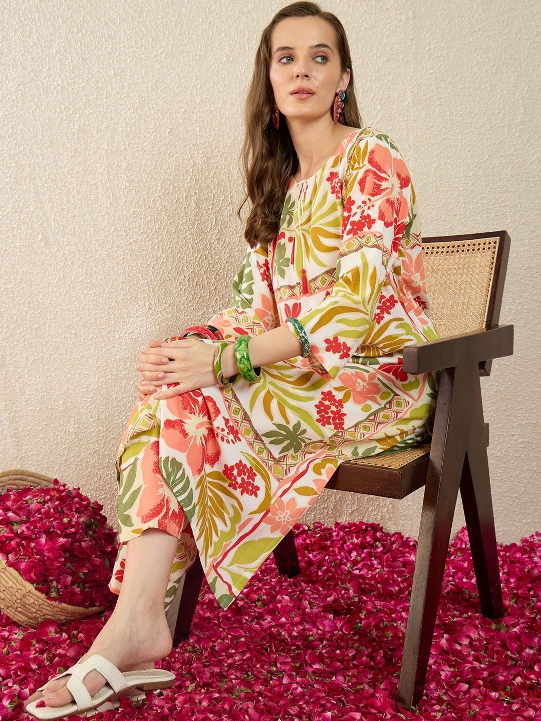 Dhiyona IE Floral Printed Round Neck Three-Quarter Sleeves Top With Trousers