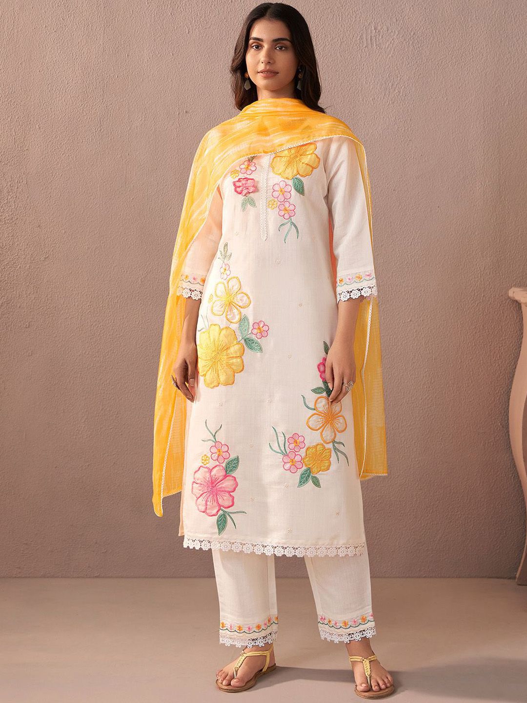 Women Floral Embroidered Regular Thread Work Kurta with Trousers & With Dupatta