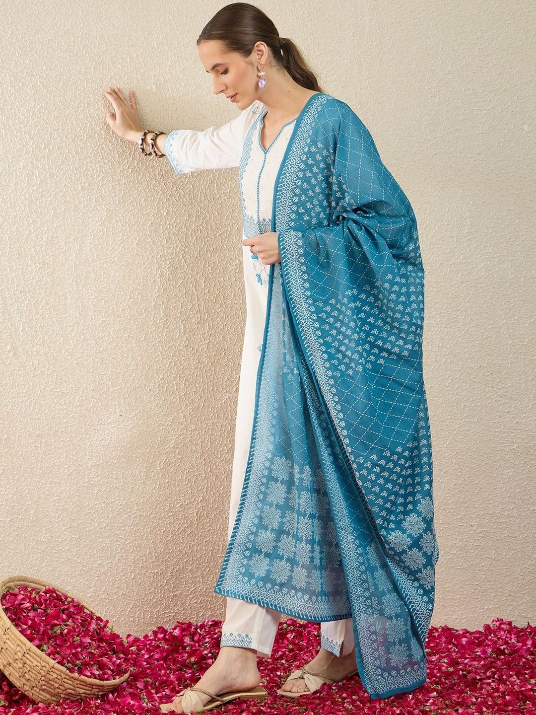 Women Ethnic Motifs Embroidered Regular Thread Work Pure Cotton Kurta with Trousers & With Dupatta