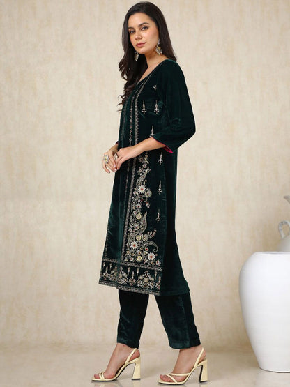 Dhiyona SO Women's Green Floral Embroidered Notch Neck Thread Work Velvet Kurta With Trousers