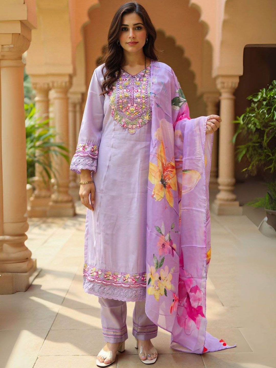 Women Floral Embroidered Regular Thread Work Kurta with Trousers & Dupatta
