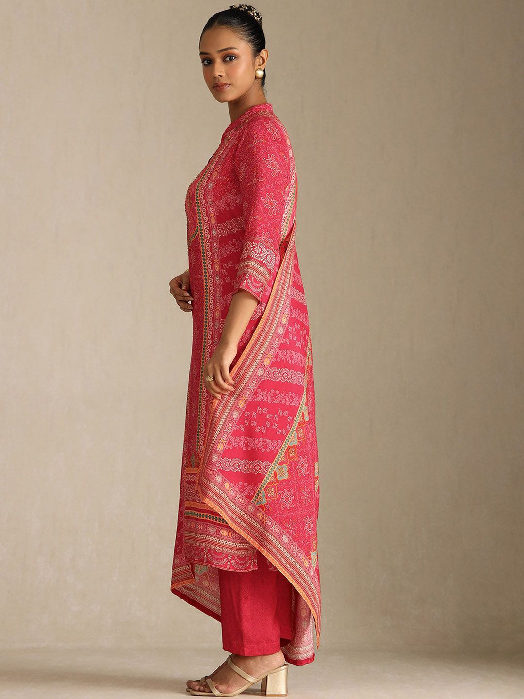 Dhiyona SO Women's Floral Printed Mandarin Collar Sequinned Straight Kurta With Trousers And Dupatta