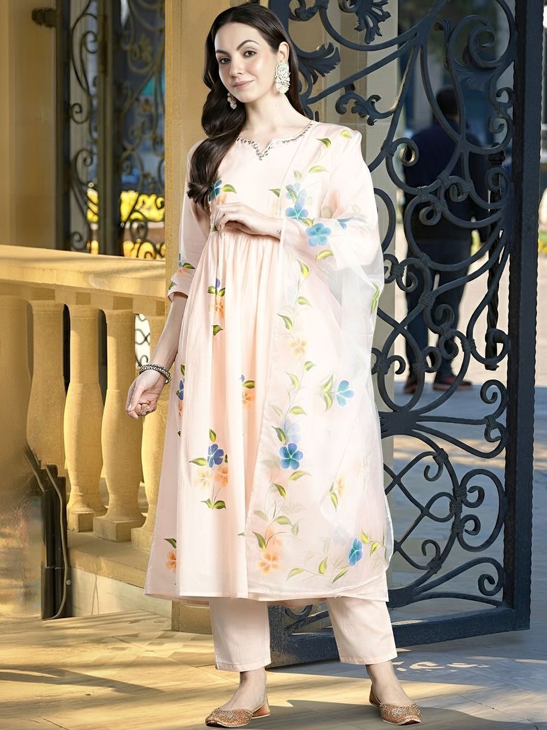 Women Floral Printed Empire Thread Work Pure Cotton Kurta with Trousers & With Dupatta