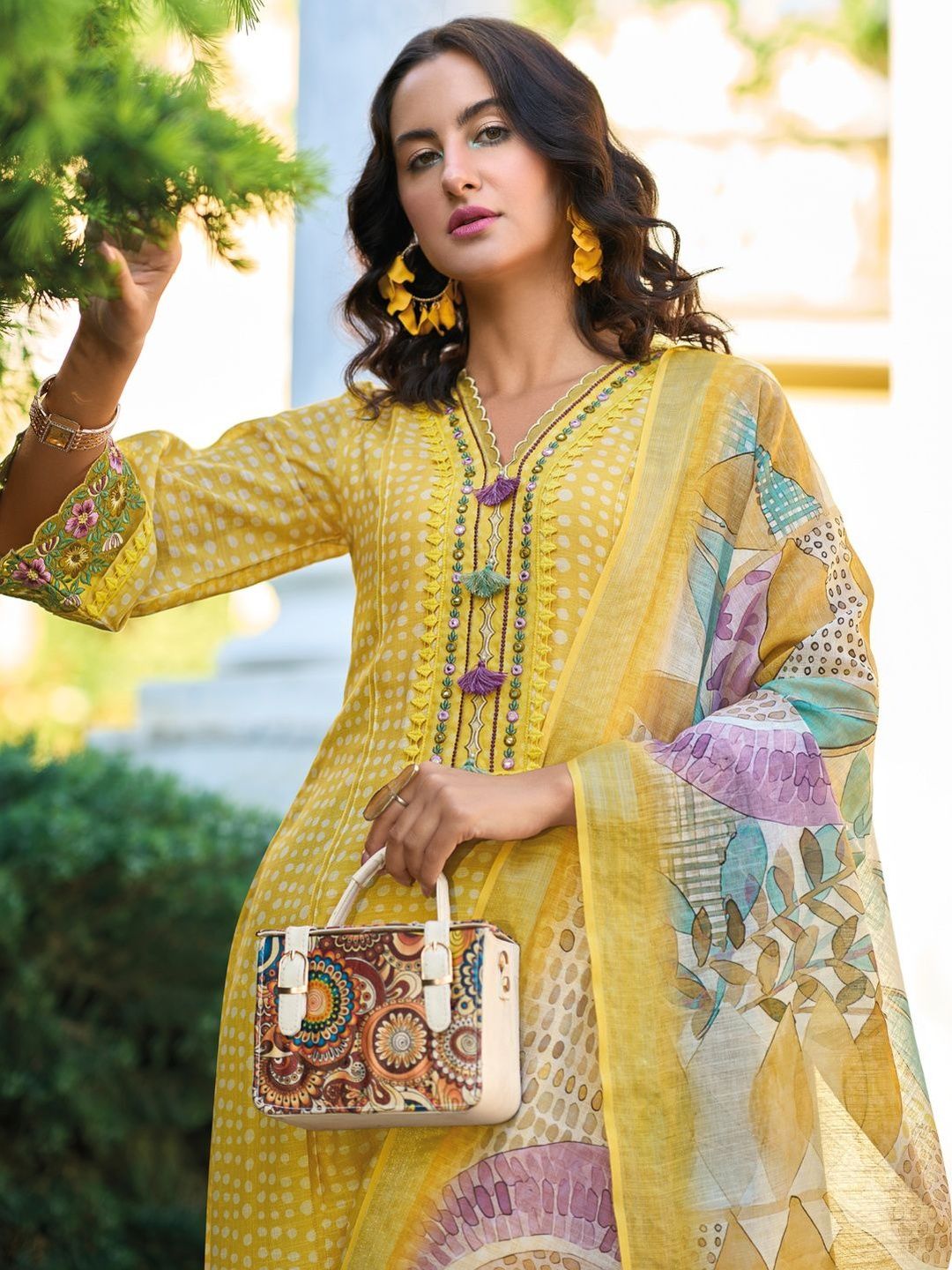 Women Ethnic Motifs Printed Regular Thread Work Linen Kurta with Trousers & With Dupatta