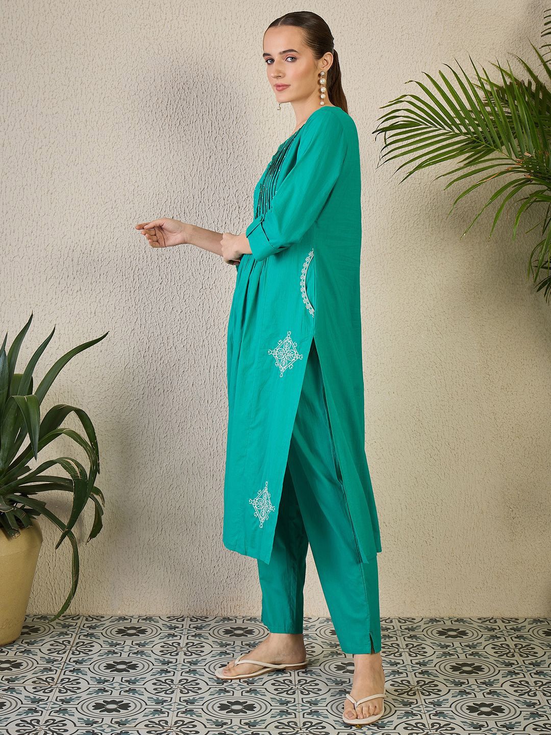 Dhiyona IE Women's Ethnic Motifs Embroidered Thread Work Pure Cotton Kurta with Trousers