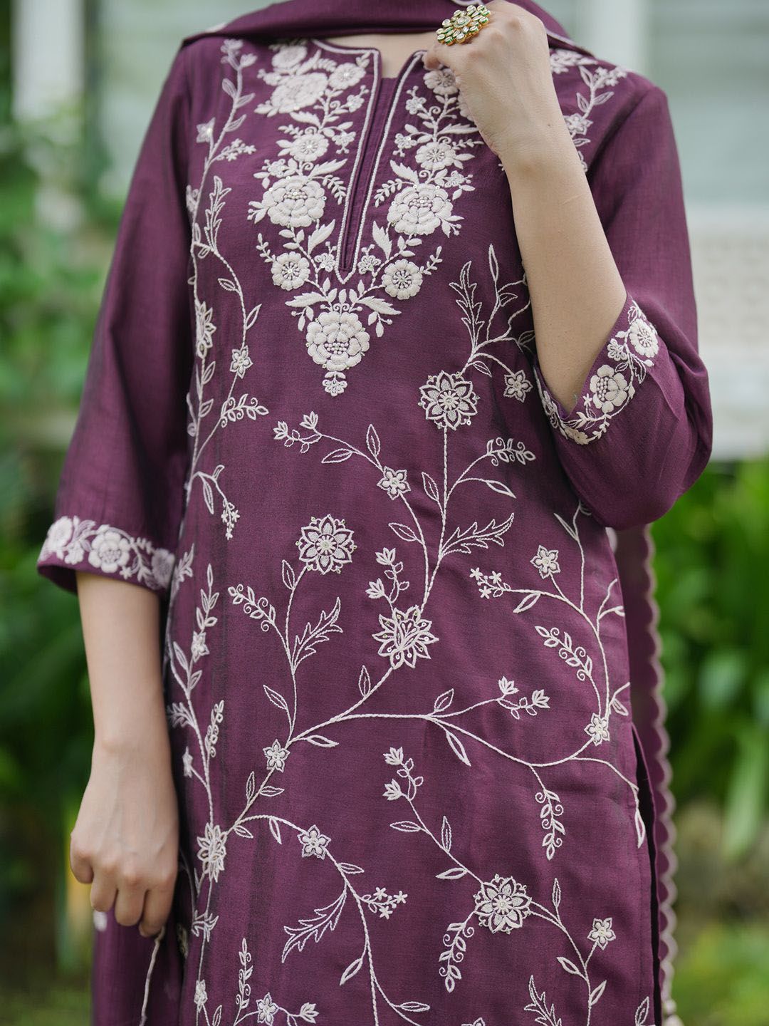 Women Floral Embroidered Regular Thread Work Kurta with Trousers With Dupatta