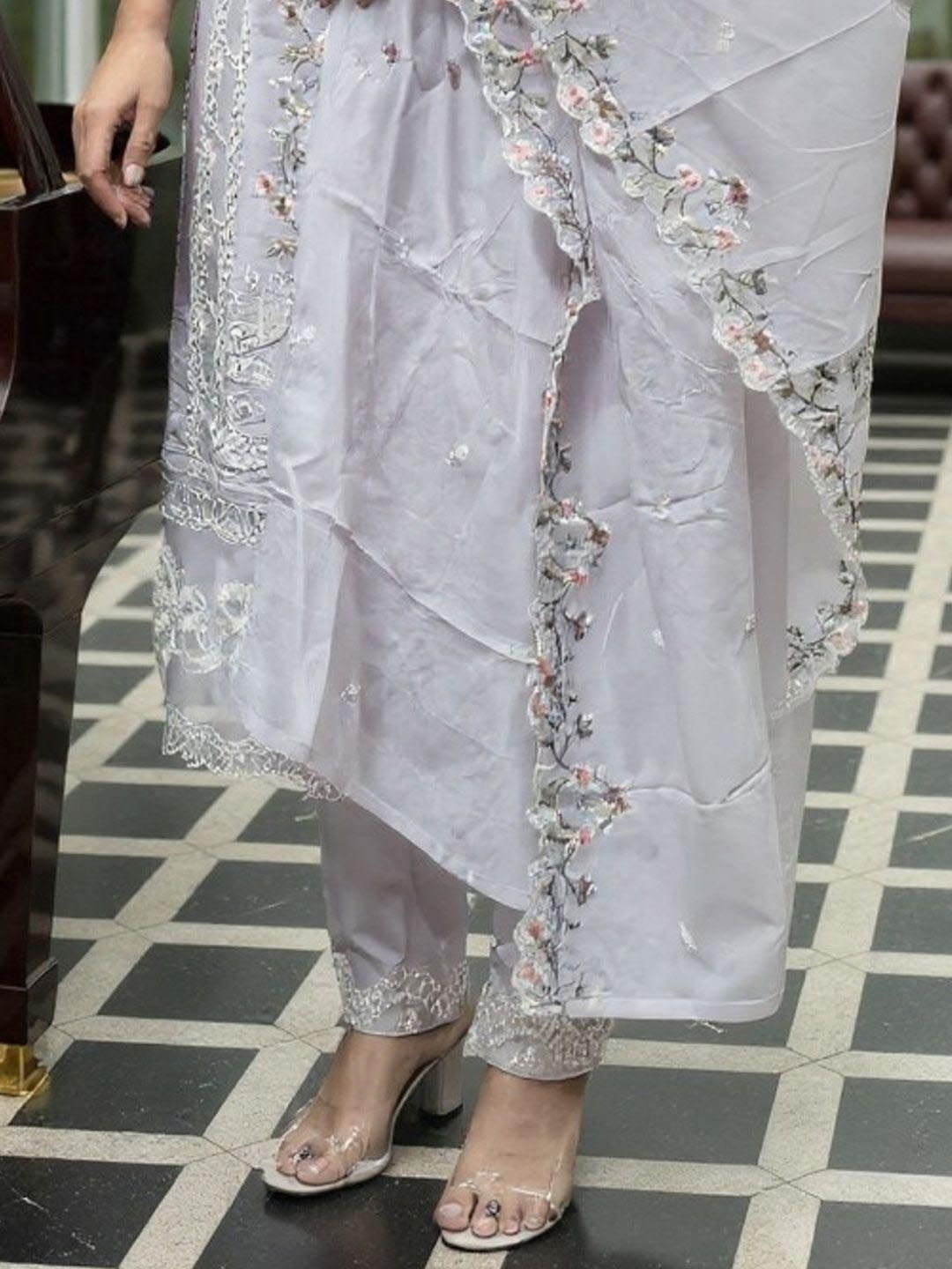 Floral Embroidered Thread Work Pure Cotton Kurta With Trousers & Dupatta