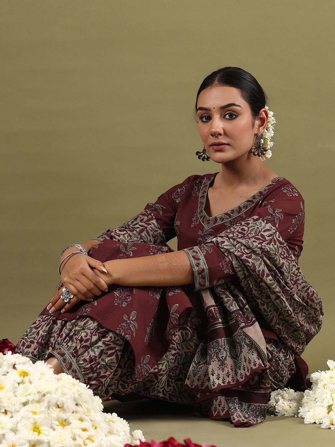 Dhiyona IE Women Floral Printed Regular Pure Cotton Kurta with Salwar & With Dupatta