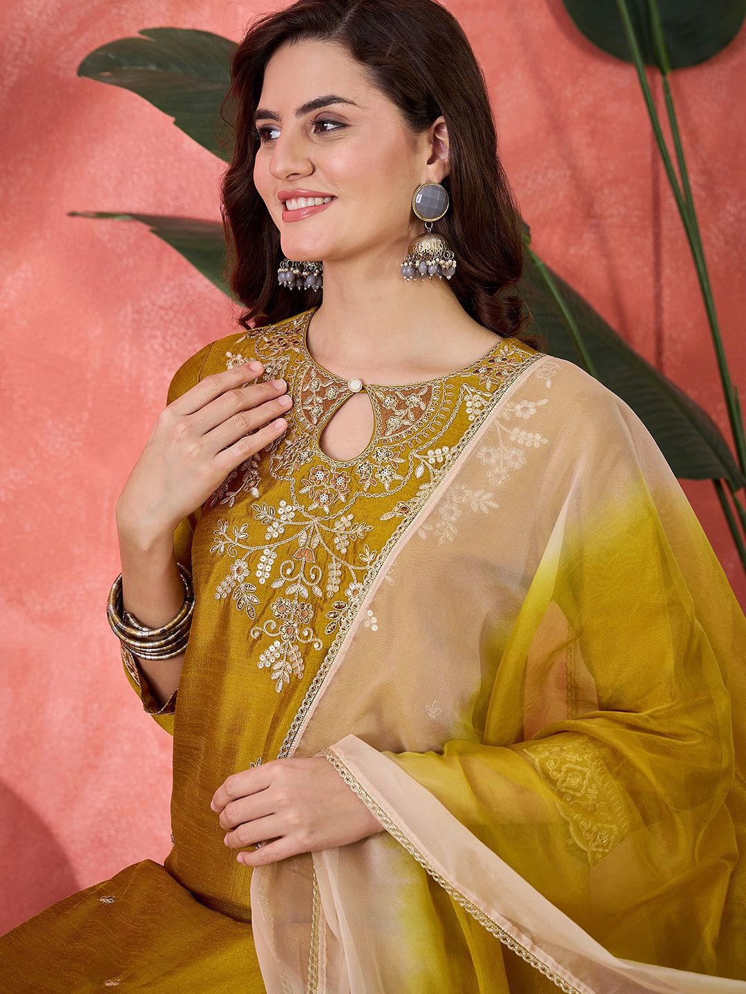 Dhiyona SN Women's Floral Yoke Deisgn Keyhole Neck Zari Straight Kurta & Trousers With Dupatta