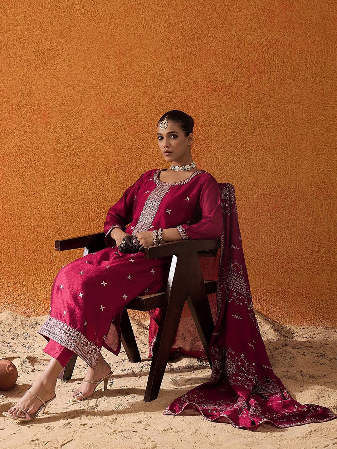 Dhiyona IE Ethnic Motifs Embroidered Thread Work Straight Kurta With Trousers & Dupatta