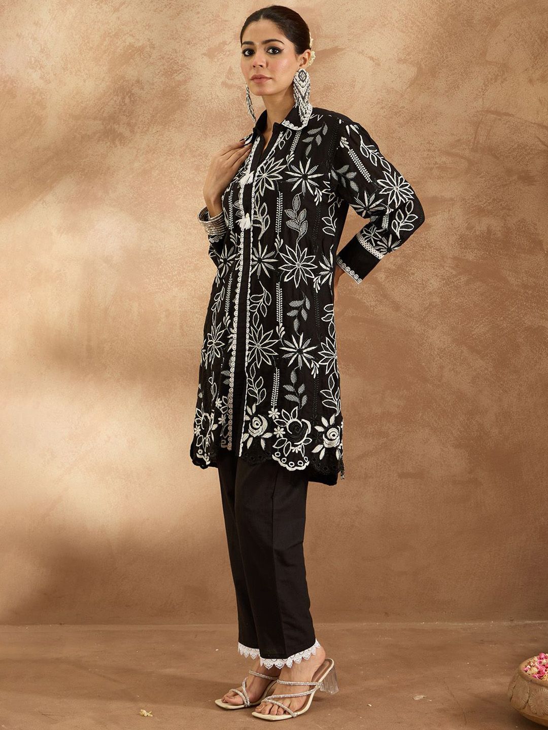 Dhiyona IE Women Floral Embroidered Regular Thread Work Pure Cotton Kurta with Trousers