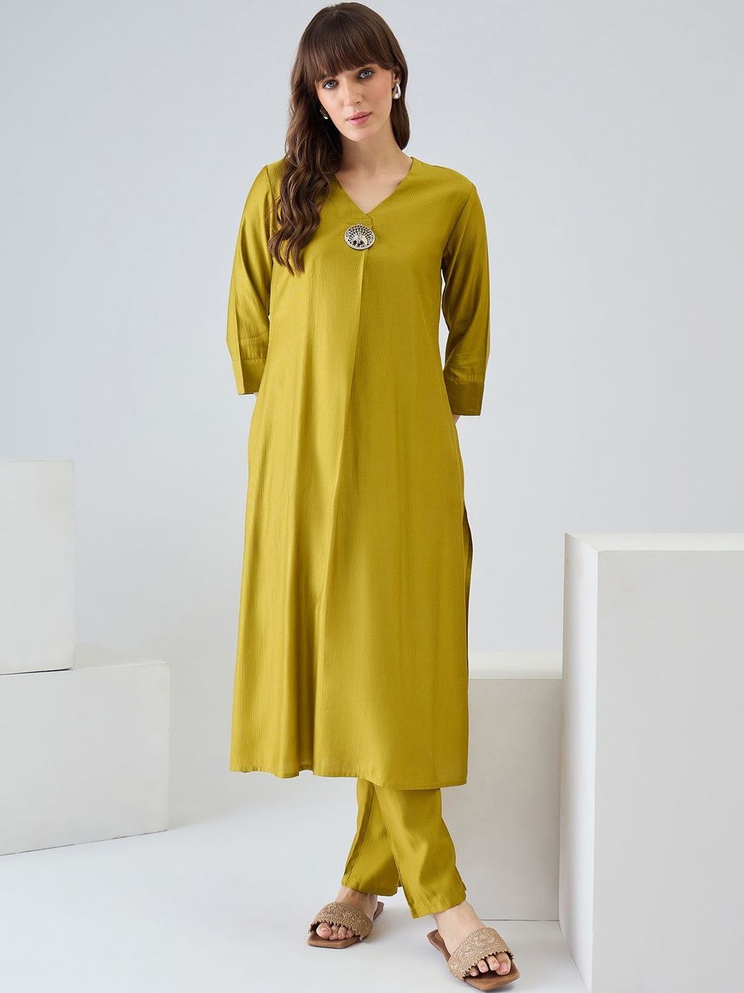 Women Regular Liva Kurta with Trousers