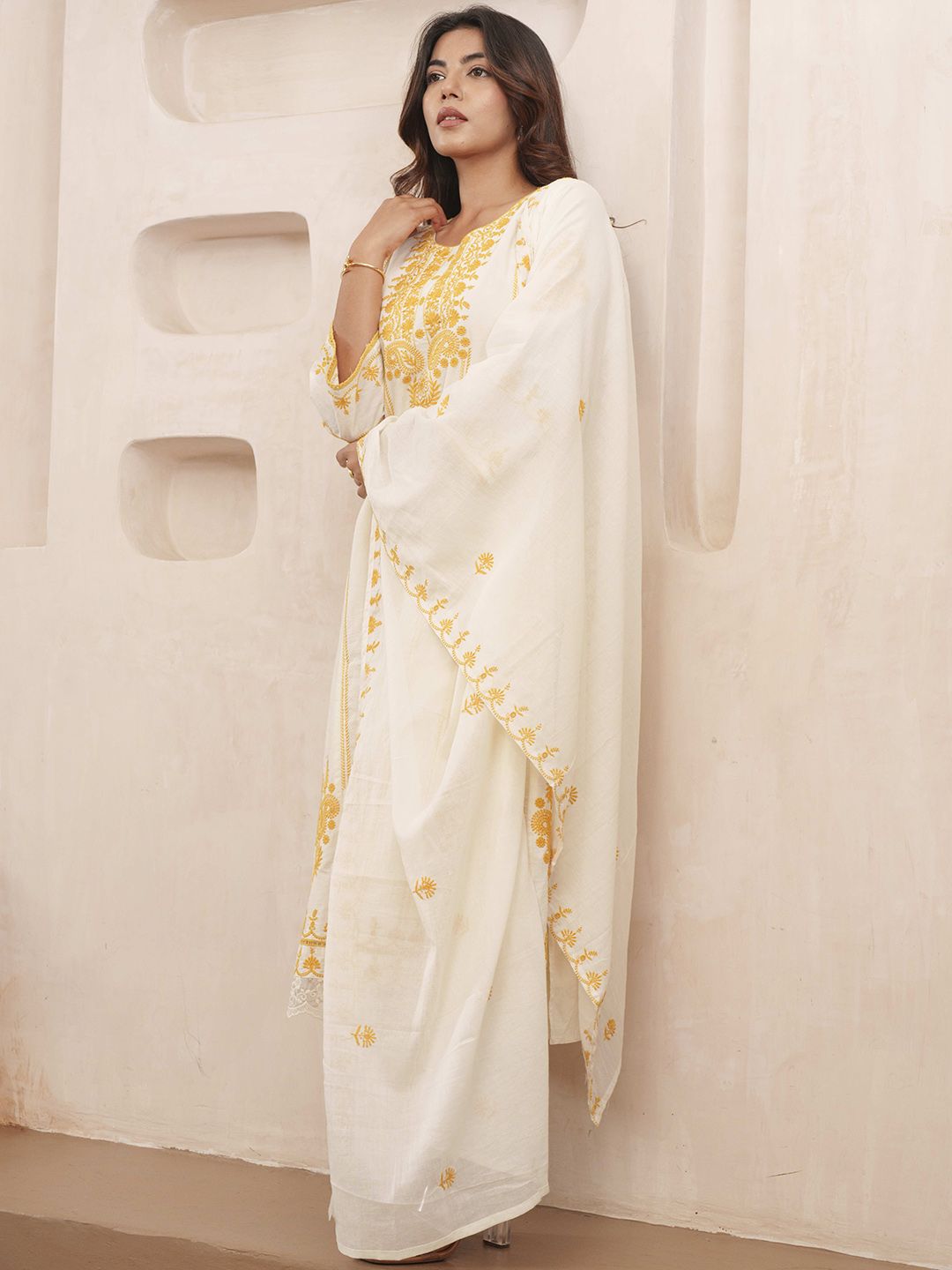 Dhiyona PD Women Floral Embroidered Pure Cotton Kurta & Trousers With Dupatta