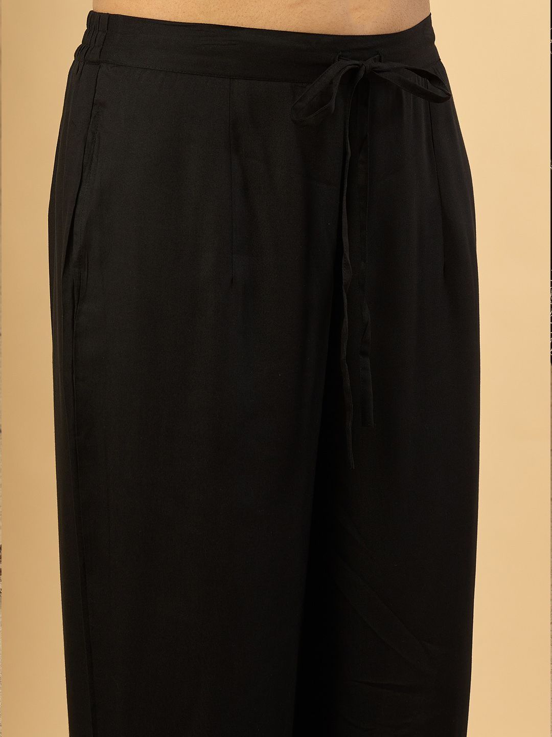 Women Floral Embroidered Regular Thread Work Kurta with Trousers