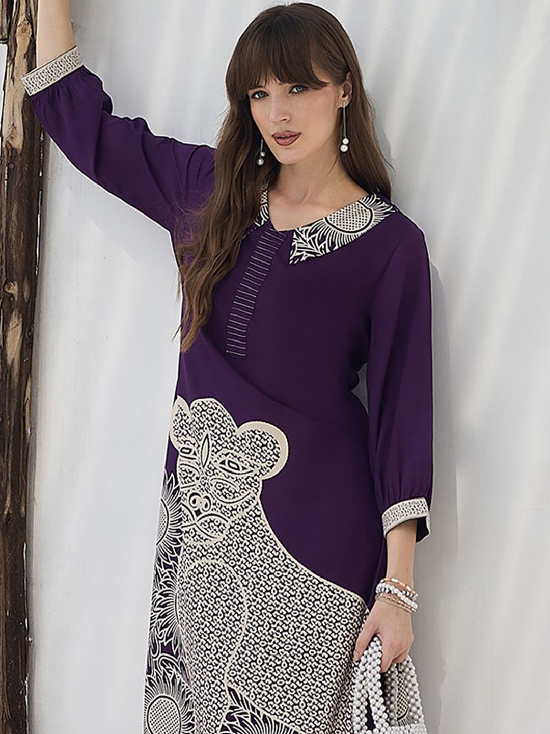 Dhiyona IE Animal Printed Pure Cotton V-Neck Tunic With Trousers