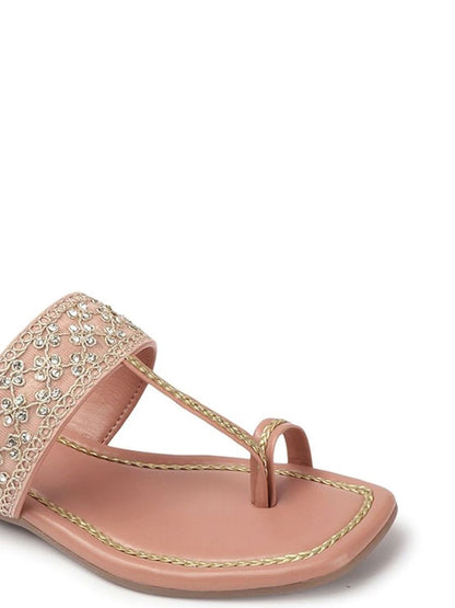 Dhiyona AK Women Embroidered One Toe Flats