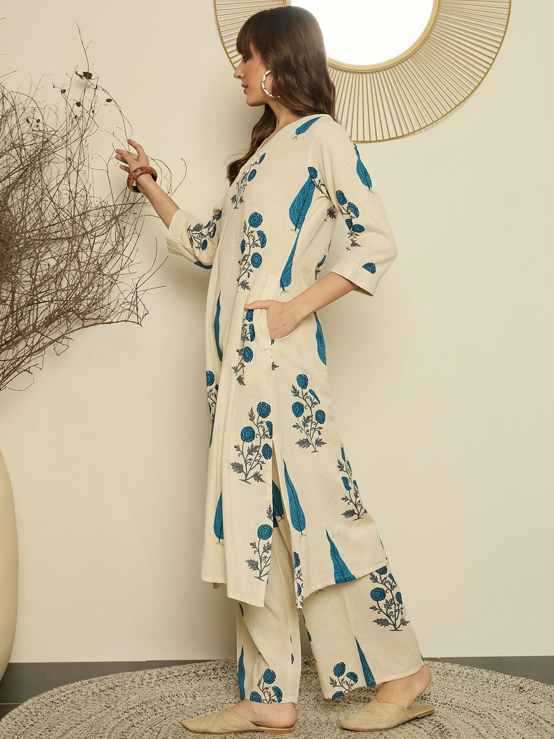 Dhiyona IE Women Printed V-Neck Tunic and Trousers Co-Ords