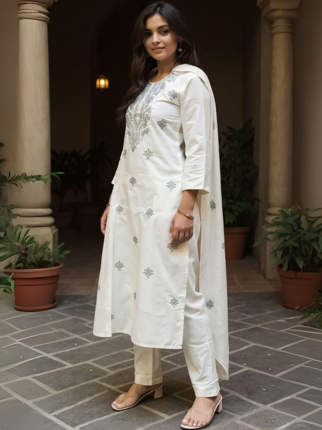 Floral Embroidered Thread Work Pure Cotton Kurta With Trousers & Dupatta