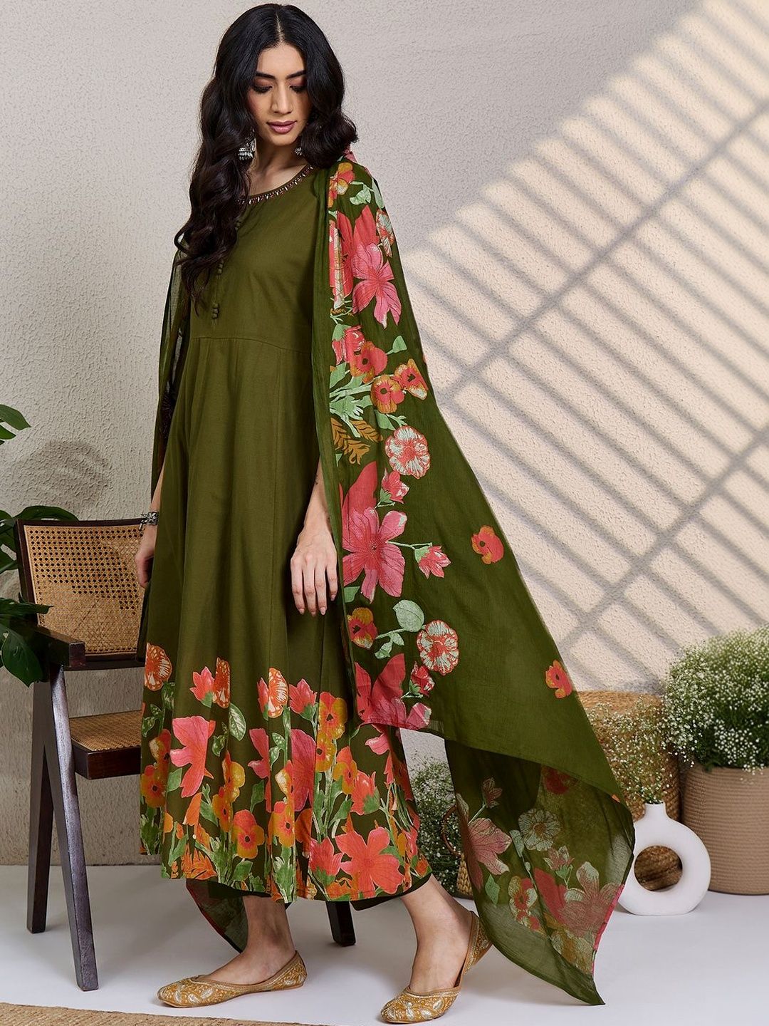 Women Floral Printed Panelled Thread Work Pure Cotton Kurta with Trousers & With Dupatta