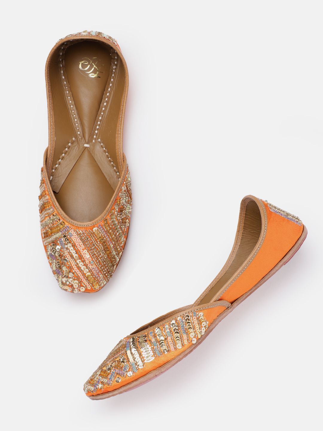 Dhiyona HOP Women Embellished Ethnic Mojaris