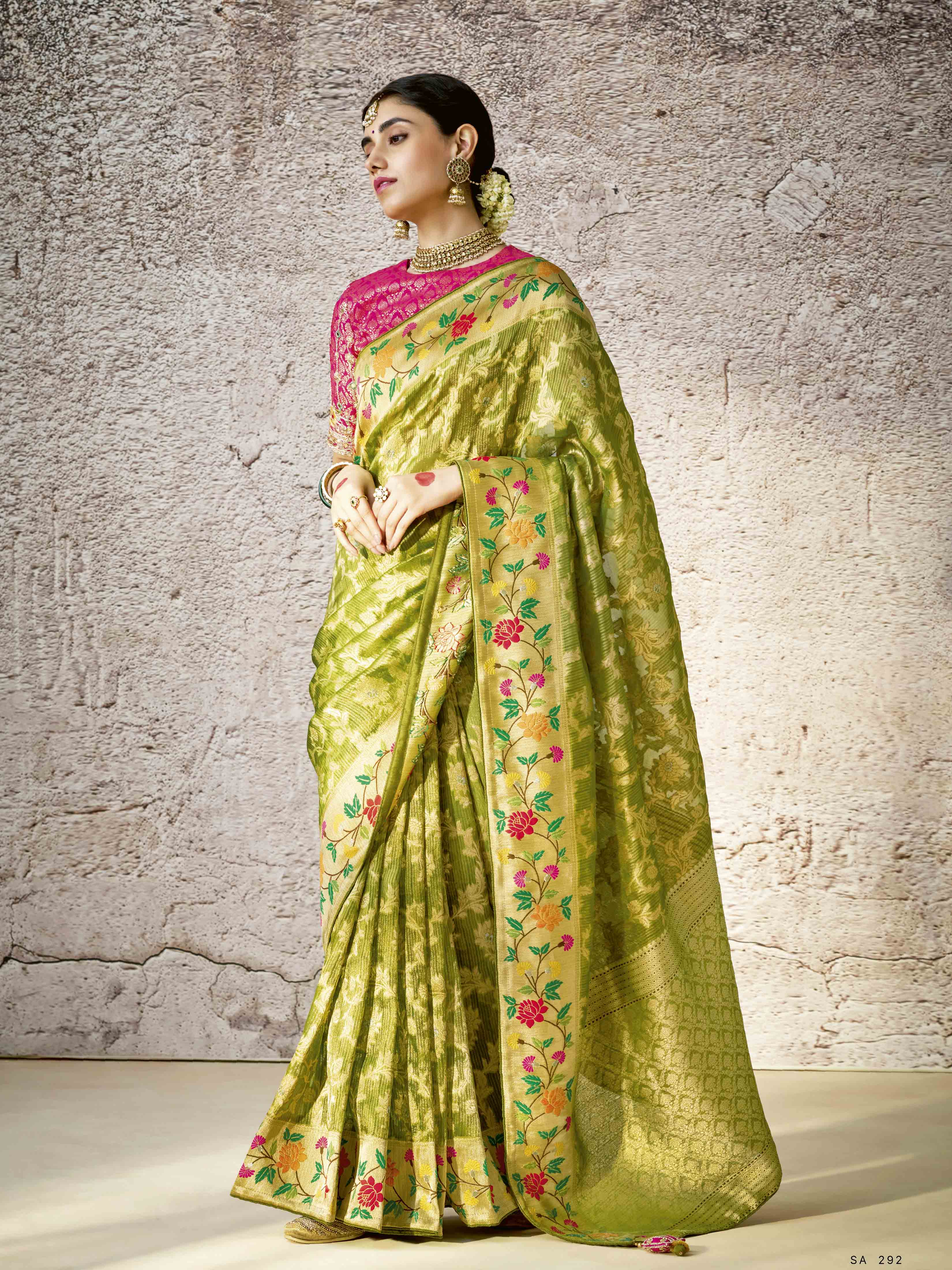 Dhiyona KM Women Traditional Green Jacquard Banarasi Silk Saree With Contrast Red Blouse