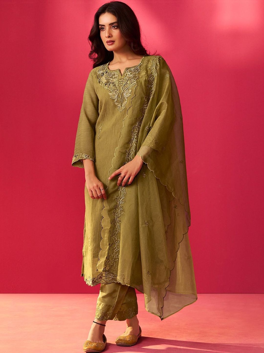 Dhiyona IE Women Ethnic Motifs Embroidered Kurta with Trousers & Dupatta